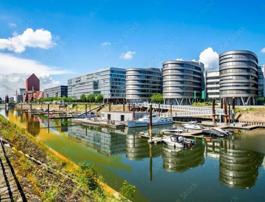 Onthepoint, Erdgeschoss, Abstellplatz Fuer Fahrraeder, City Und Innenhafen 5 Gehminuten!!! Duisburg Exteriér fotografie